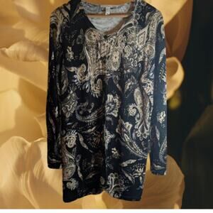 Isaacmizrahi medium long sleeve knit button down black and tan Paisley sweater